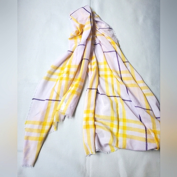 NWT$490 BURBERRY Giant Check Pattern Fringed Trim Wool Scarf - Picture 2 of 11